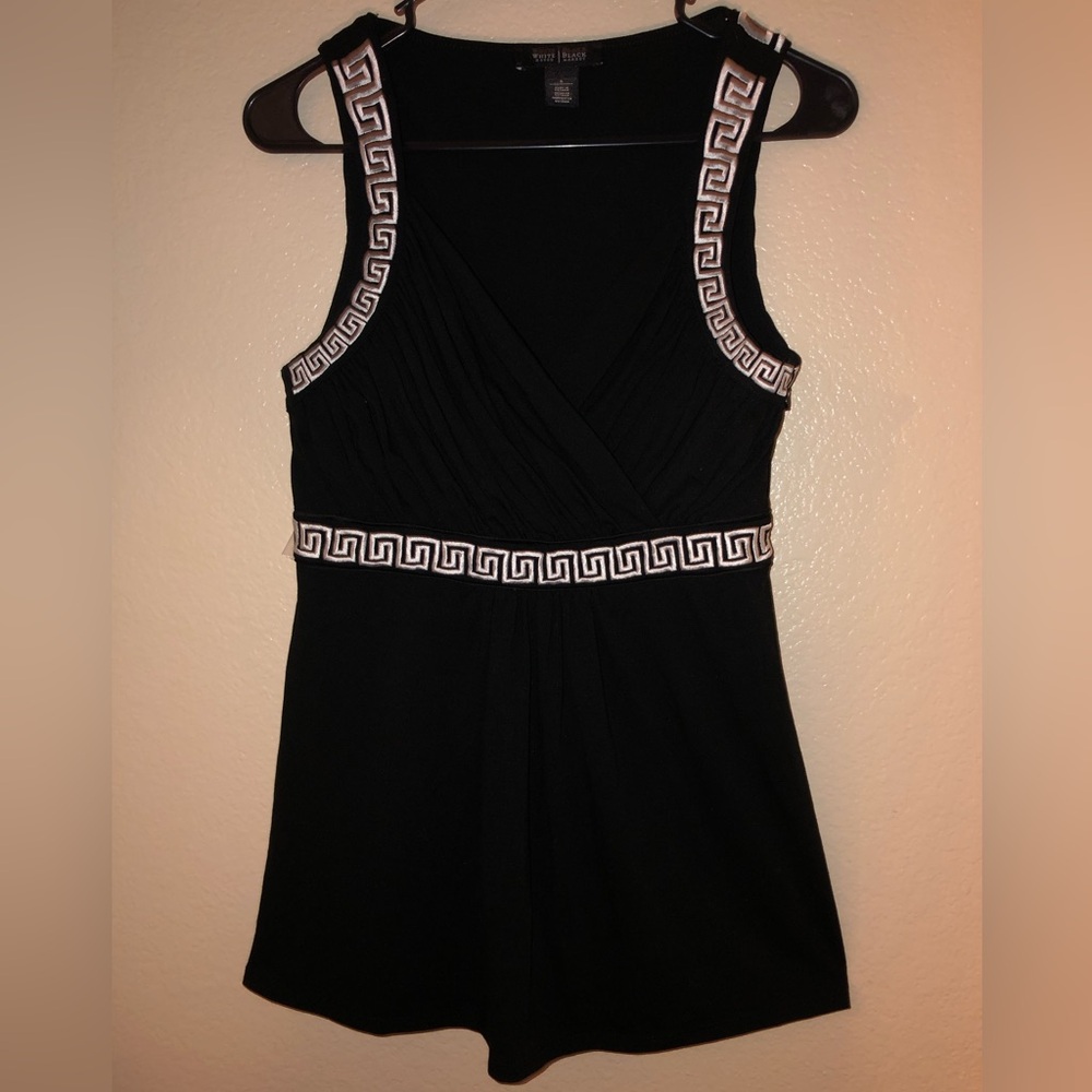 White House Black Market Black/ White Sleeveless Top Faux Wrap V Neck Sz S
